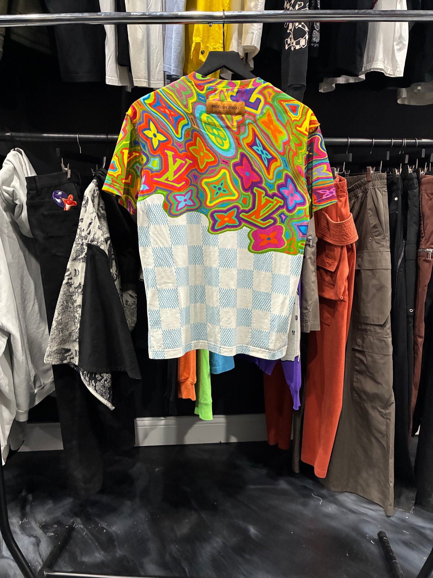 Louis v multi color tee (S)