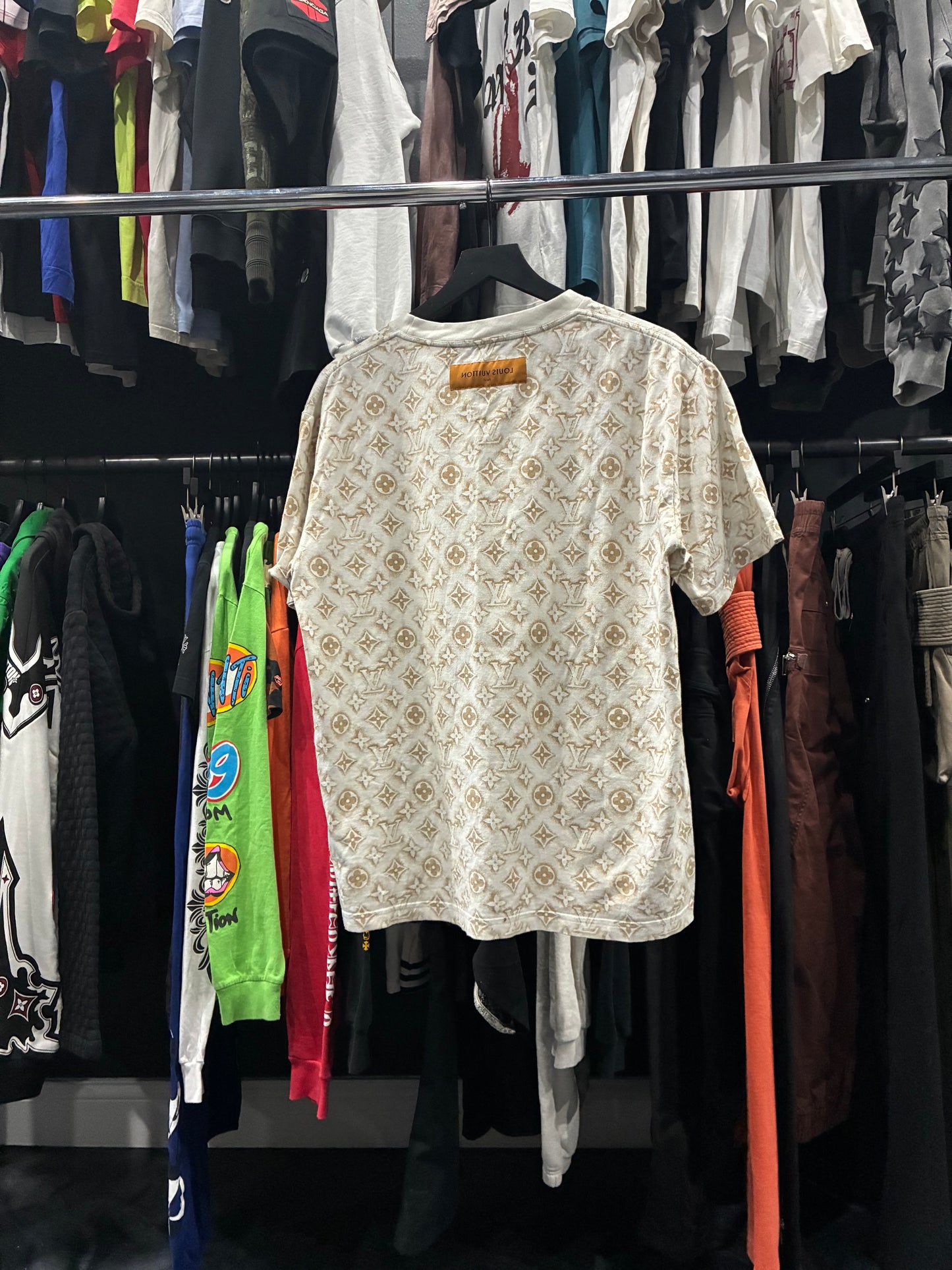 Louis V White/Gold Monogram Print Tee (L)
