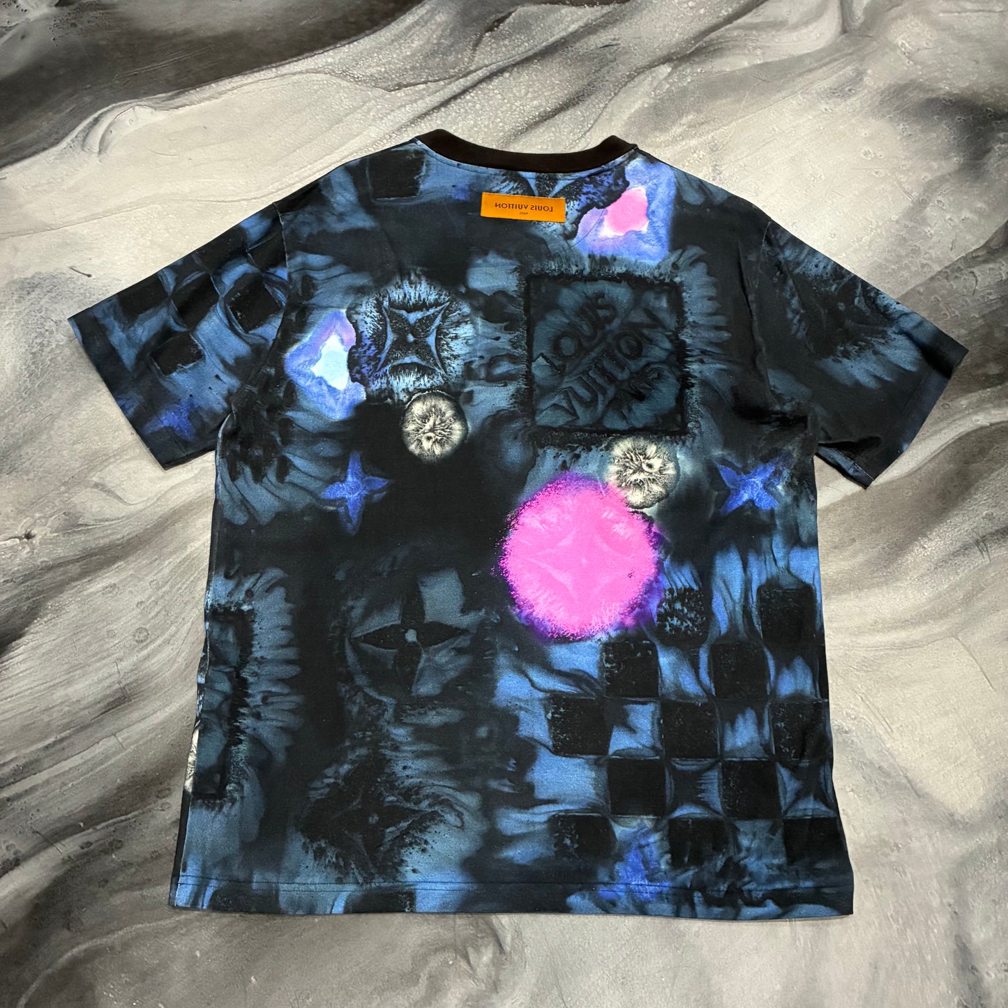 Louis V. Black/Blue/Purple Abstract Graphic Tee (XL)