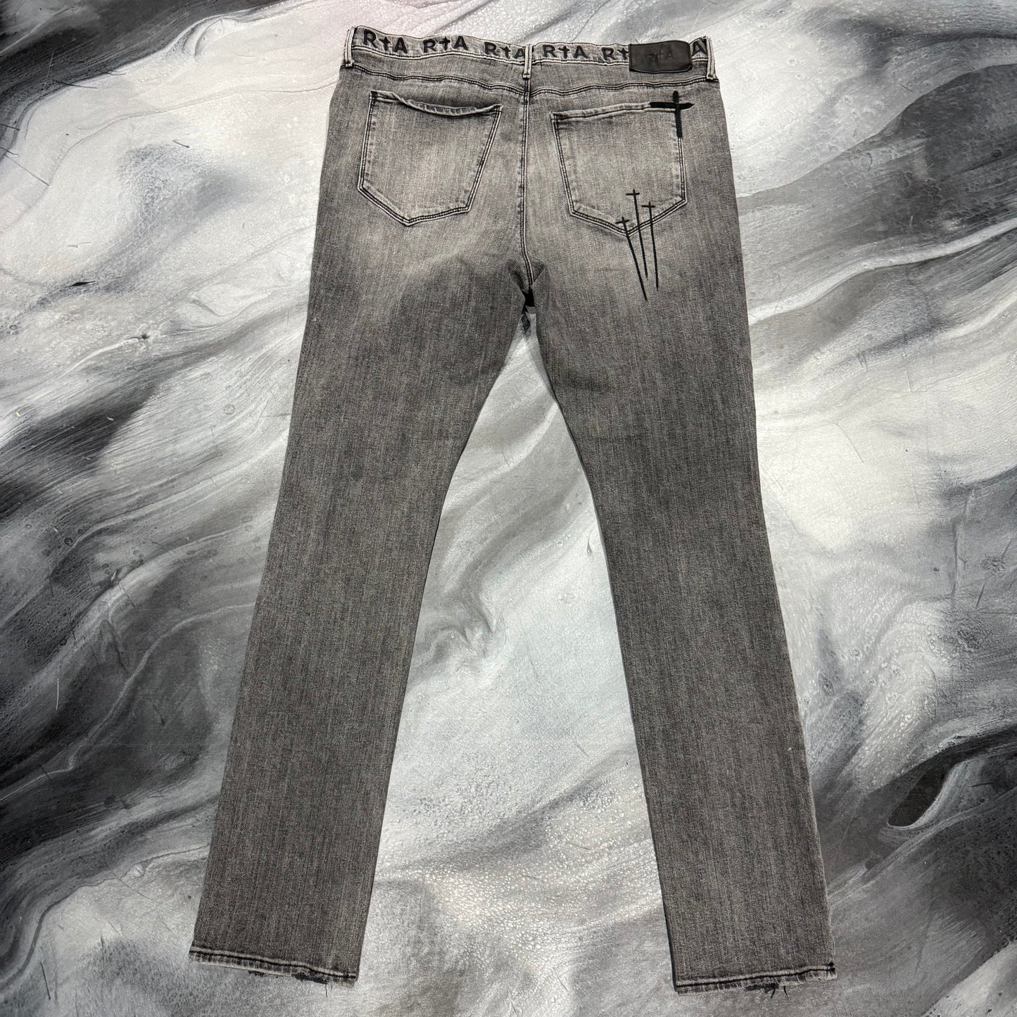RTA Faded Grey Distressed Knees Jean (38)