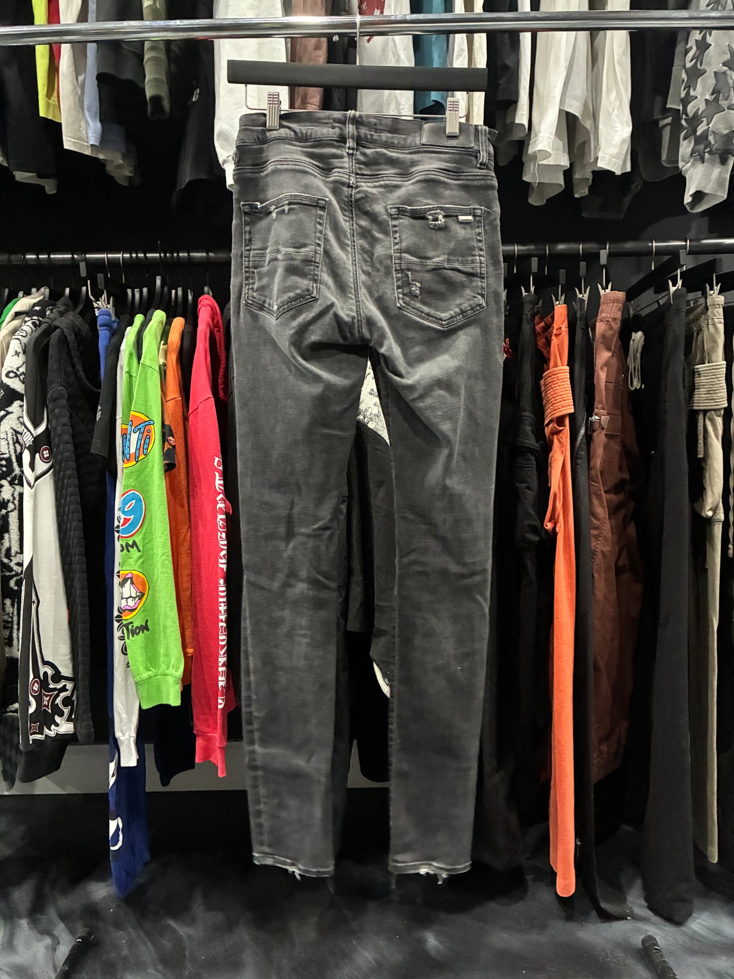 Amiri Smoke Grey Thrasher Jean (32)