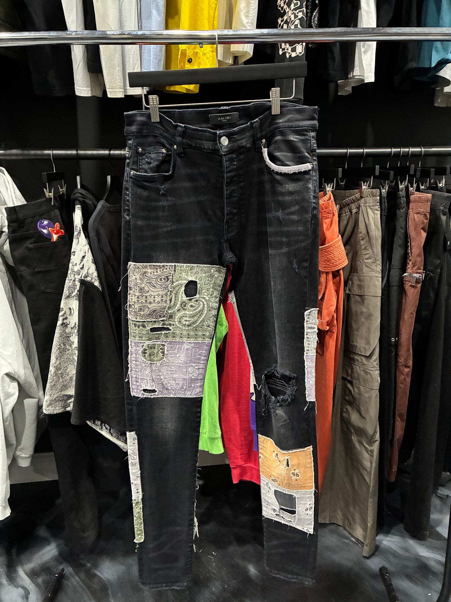 Amiri Faded Black Multicolor Bandana Art Patch Jean (34)