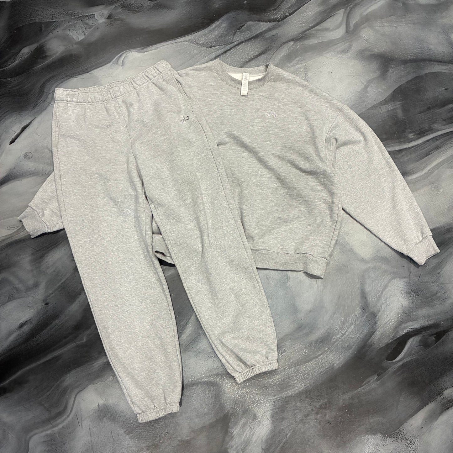 Alo Grey/Silver Logo Sweatsuit (XL)