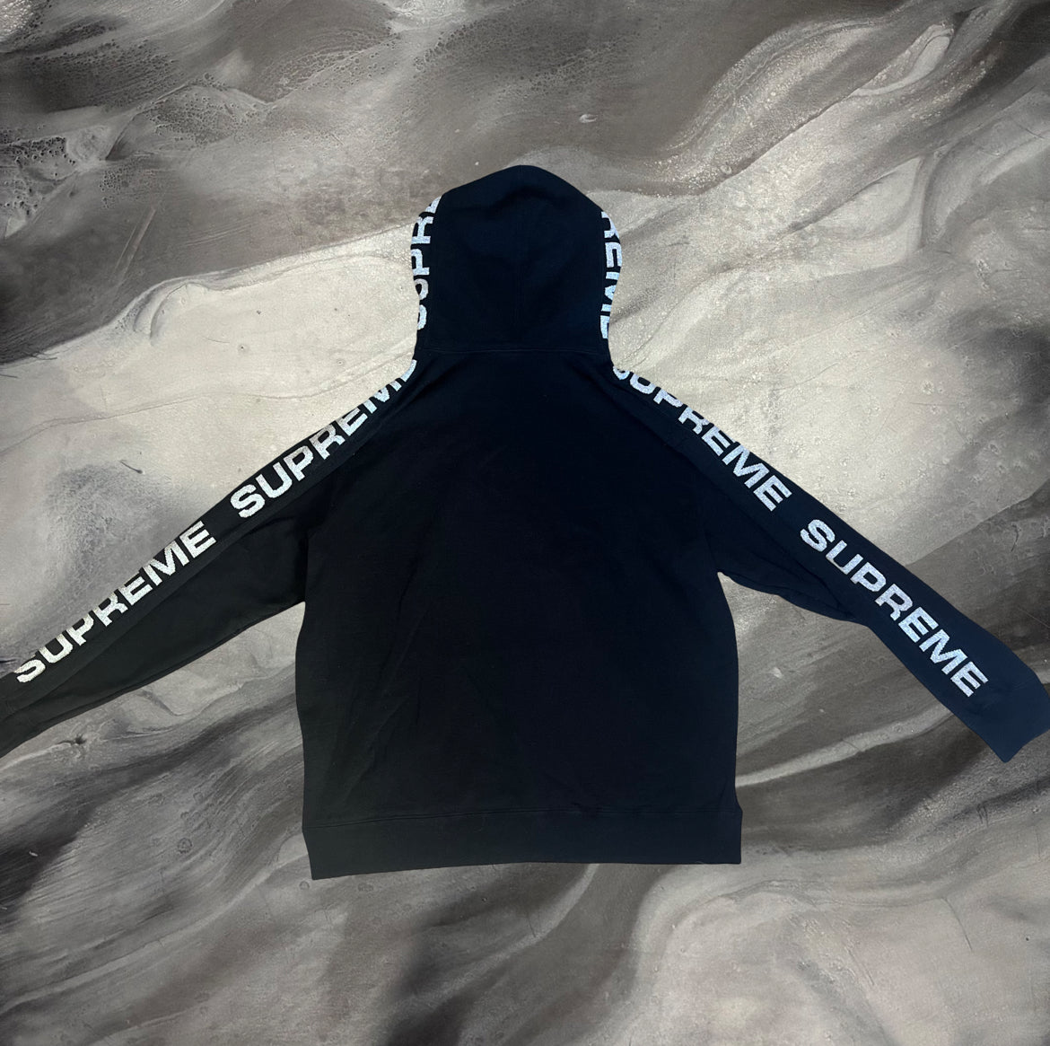 Supreme Black Pullover Hoodie (L)