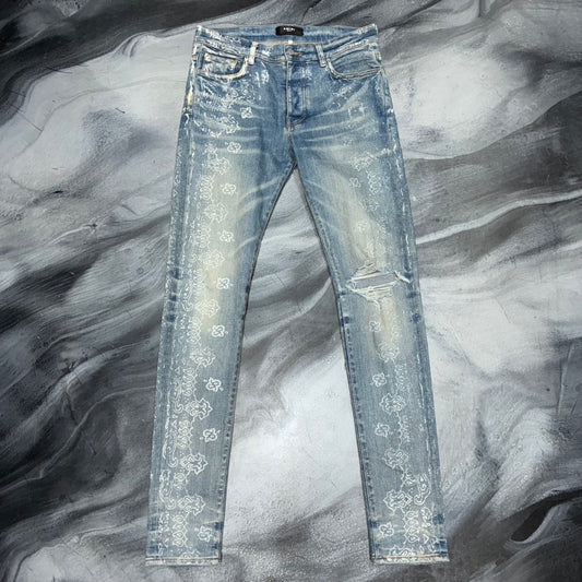 Amiri Clay Indigo Bleach Bandana Jean (32)