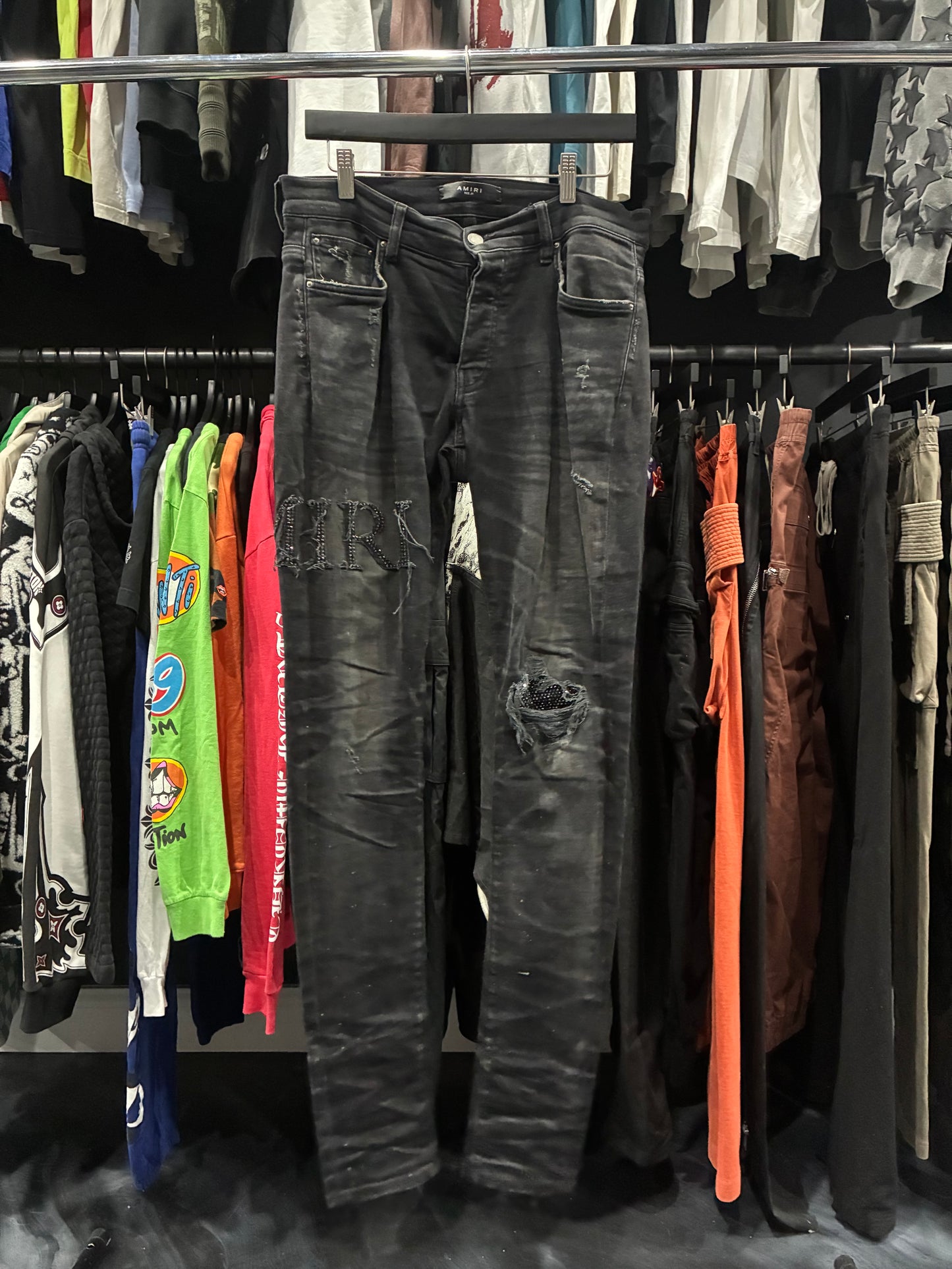Amiri Aged Black Crystal Logo Jean (31)