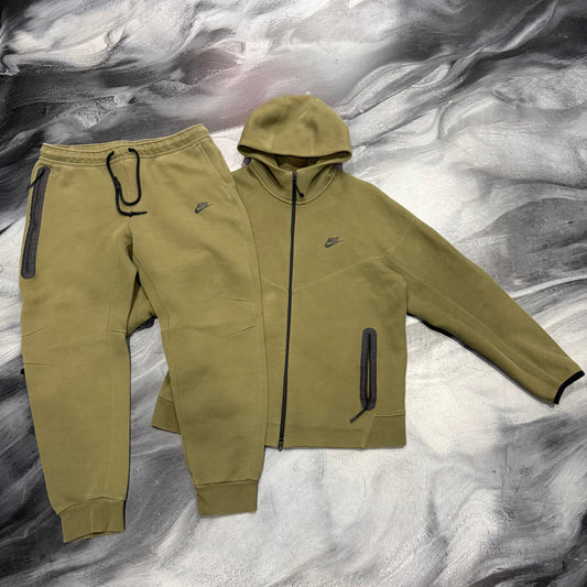 Nike Olive Tech Suit (XL)