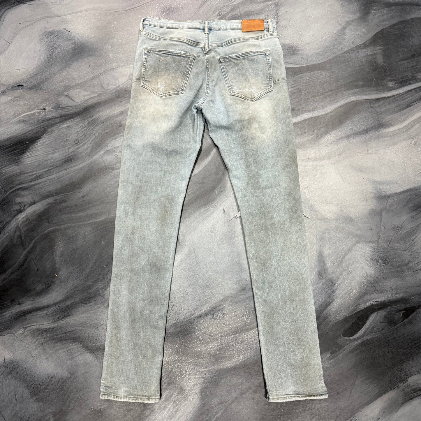 Purple Brand Aged Light Blue Distressed Knee Jean (32)