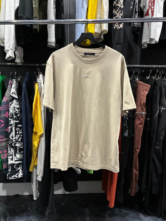 Louis V Tan Centered Logo Tee (2XL)