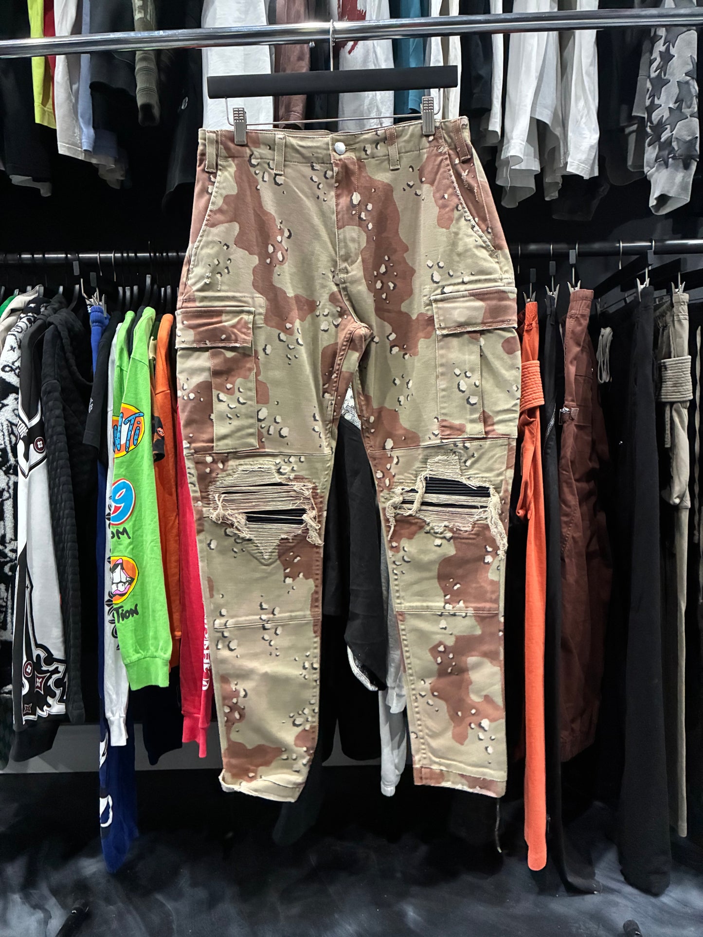 Amiri Tan Camo Cargo Jean (32)