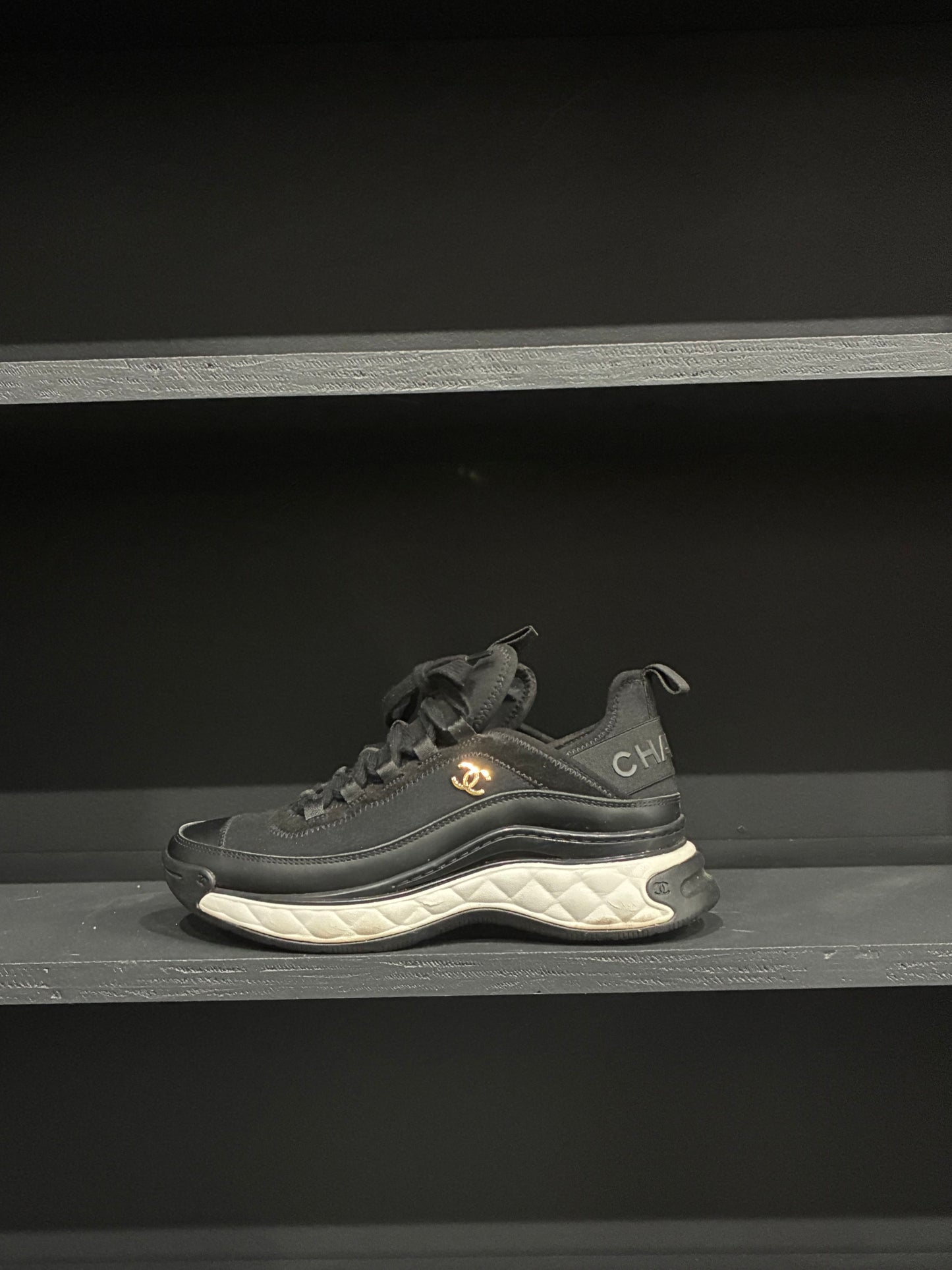 Chanel Black/White Calfskin & Fibers Sneaker (38)