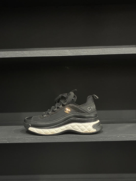 Chanel Black/White Calfskin & Fibers Sneaker (38)