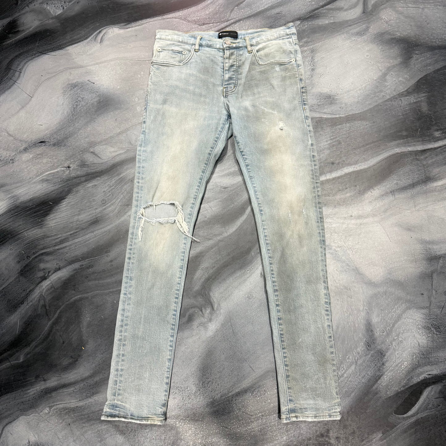 Purple Brand Aged Light Blue Distressed Knee Jean (32)