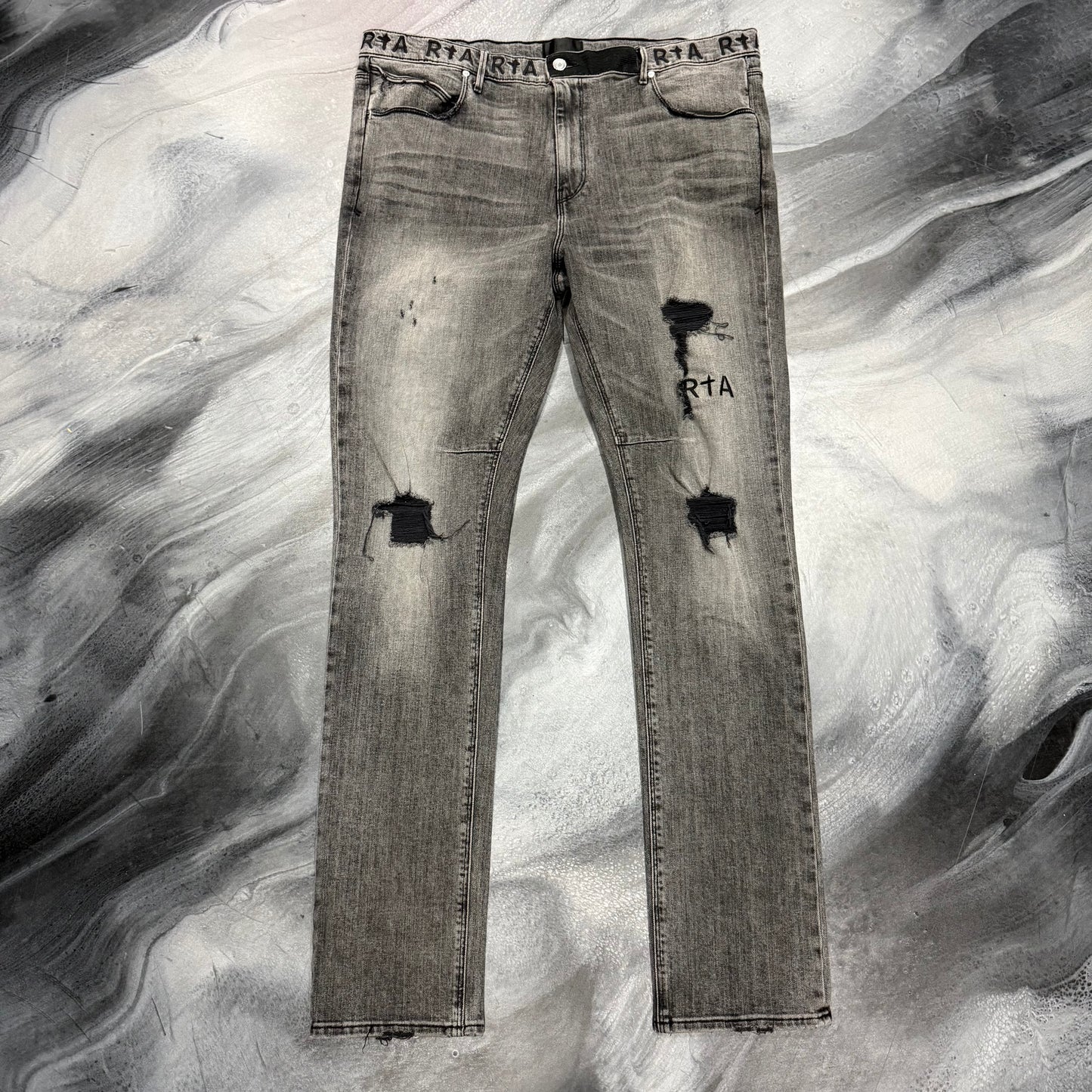 RTA Faded Grey Distressed Knees Jean (38)