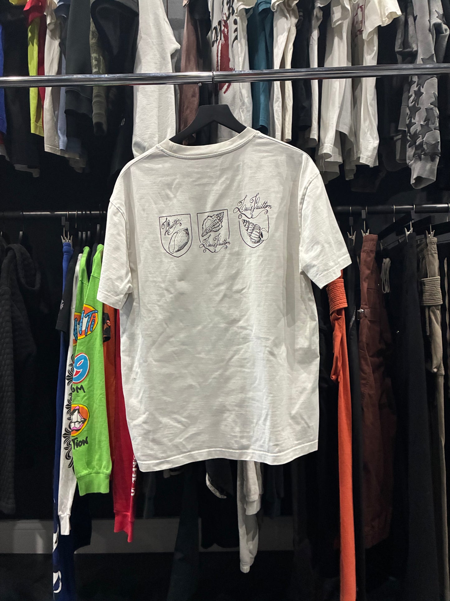 Louis V White/Colorful Shells Tee (L)
