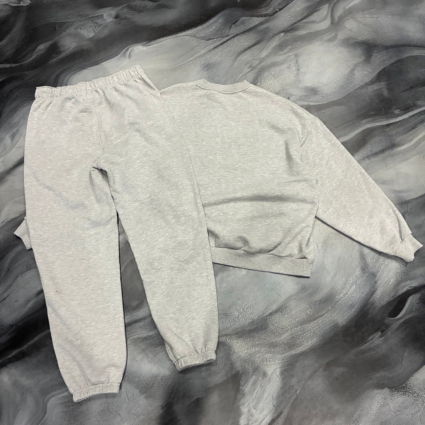 Alo Grey/Silver Logo Sweatsuit (XL)