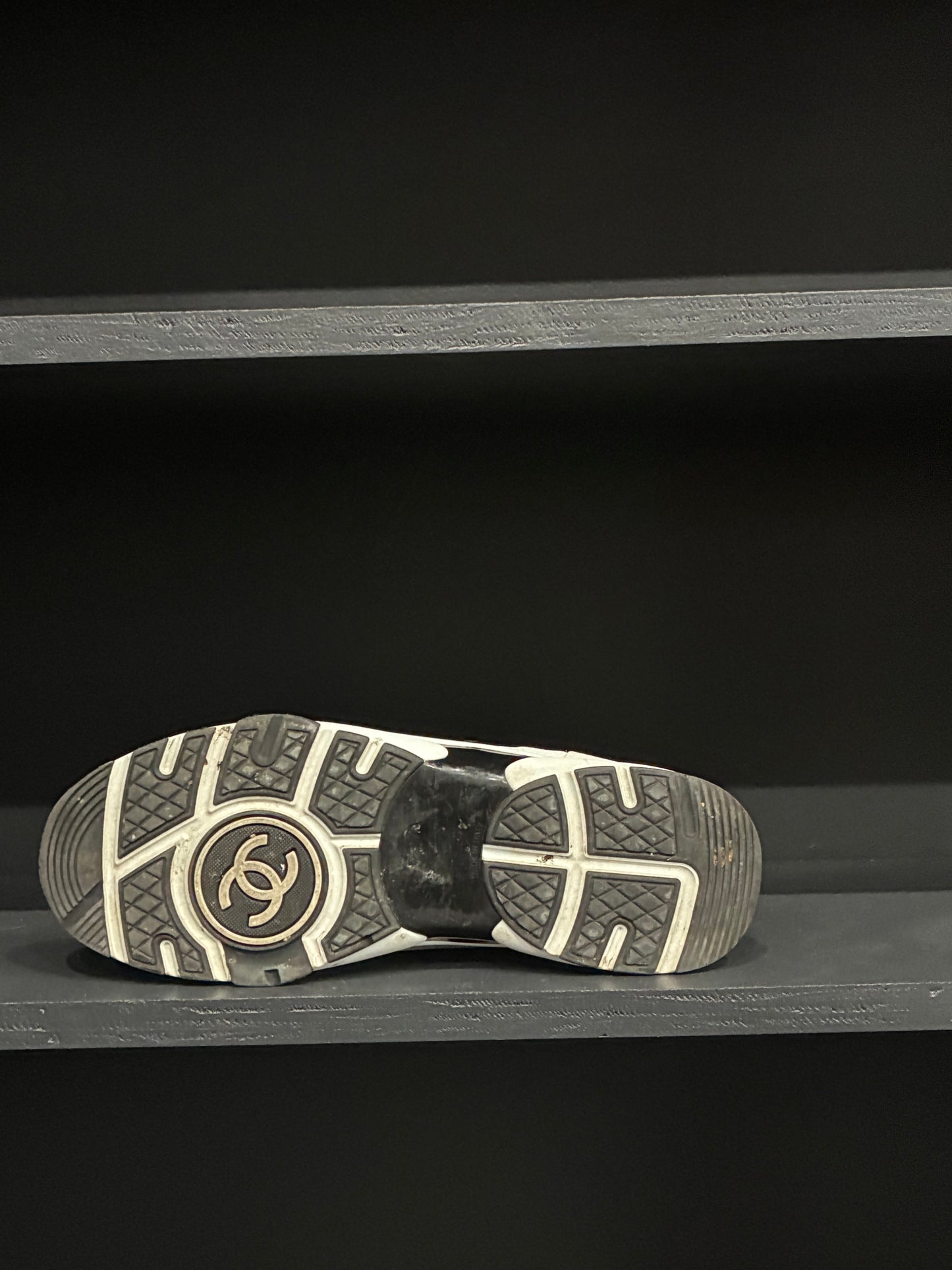 Chanel Low Top Trainer Suede White/Black (44)