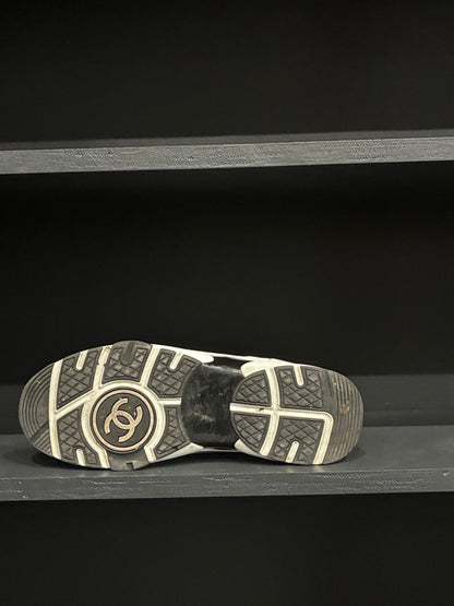 Chanel Low Top Trainer Suede White/Black (44)