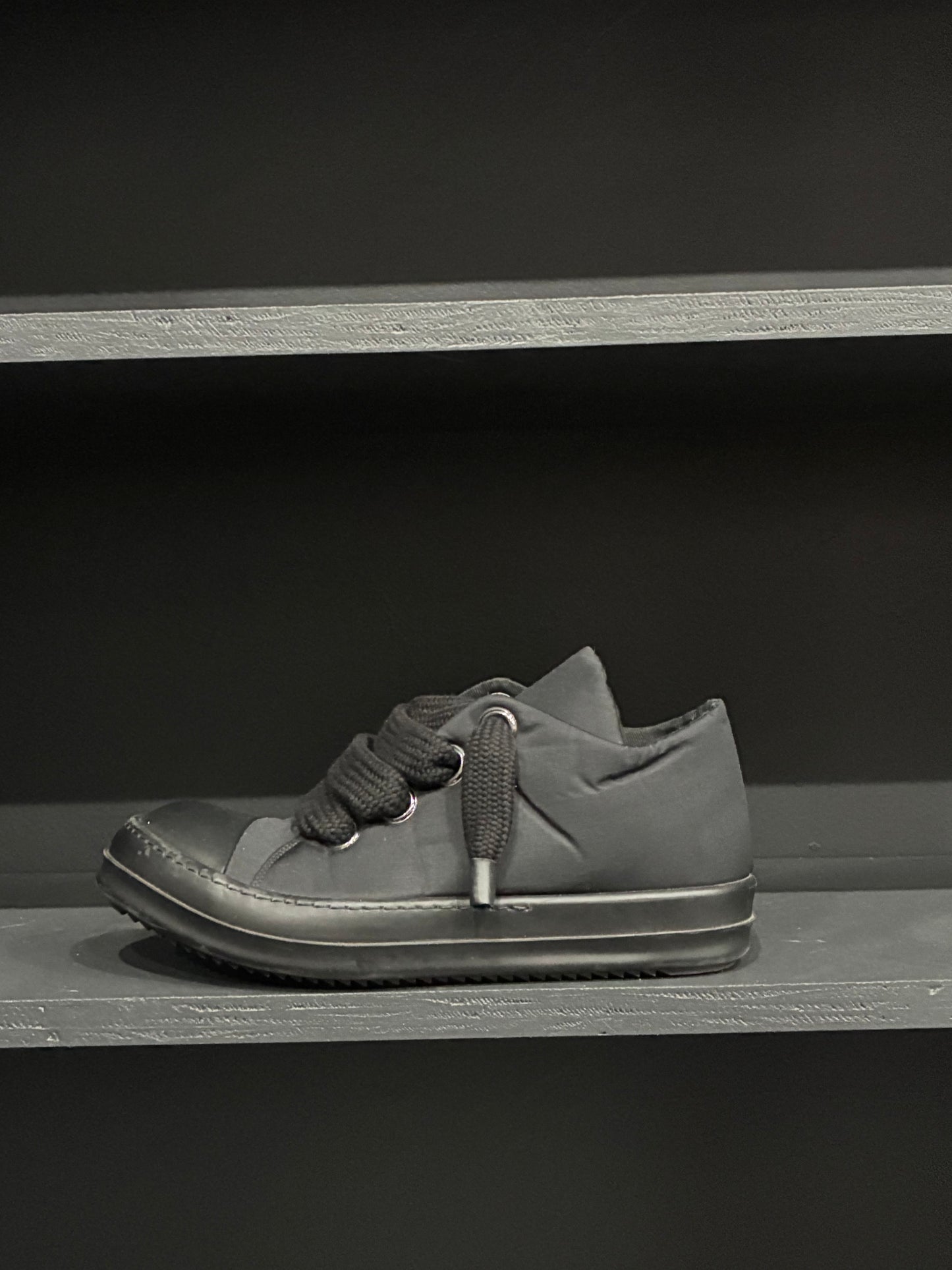 Rick Owens Black Jumbo Lace Low Sneaker (40)